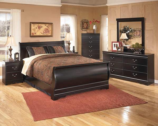 Huey Vineyard 3 Piece Queen Sleigh Bed